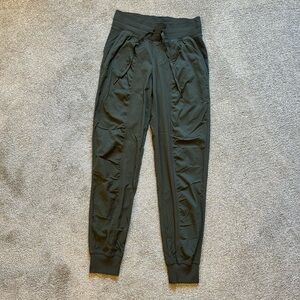 Lululemon dance studio mid-rise jogger full length, sz 6